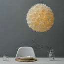 Moderne Pendelleuchte mit romantischem Blumendesign für ein elegantes Interieur