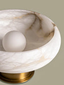 Nachttischlampe aus Messing und Schneeflockenmarmor natur