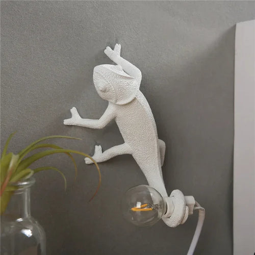 lampe de bureau lézard caméléon moderne et ludique en résine