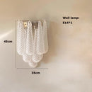 Pendelleuchte aus farbigem Glas mit dekorativem Blatt für ein stilvolles Interieur