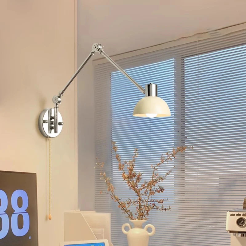 Moderne teleskopische Wandleuchte mit schwenkbarem Arm und rotierbarer Lampe - vue 4 sur 11