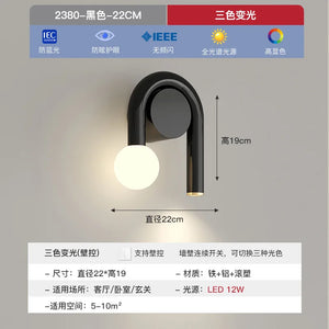 Nordische Wandleuchte aus Metall mit LED-Leuchtmitteln im Industrie-Design