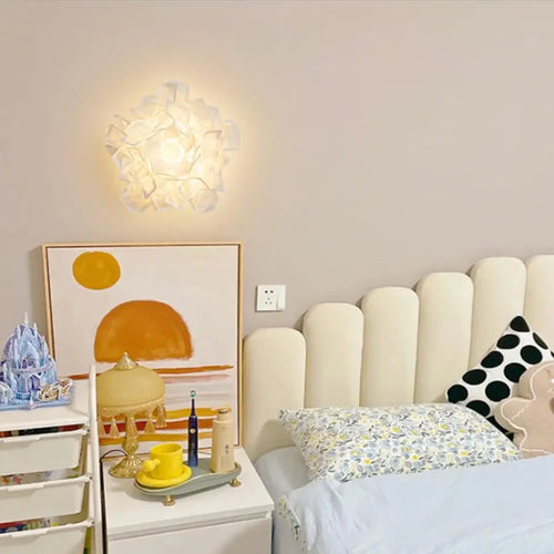 Moderne LED-Wandleuchte aus Acryl mit weißer Blume – romantisches Design - vue 4 sur 6