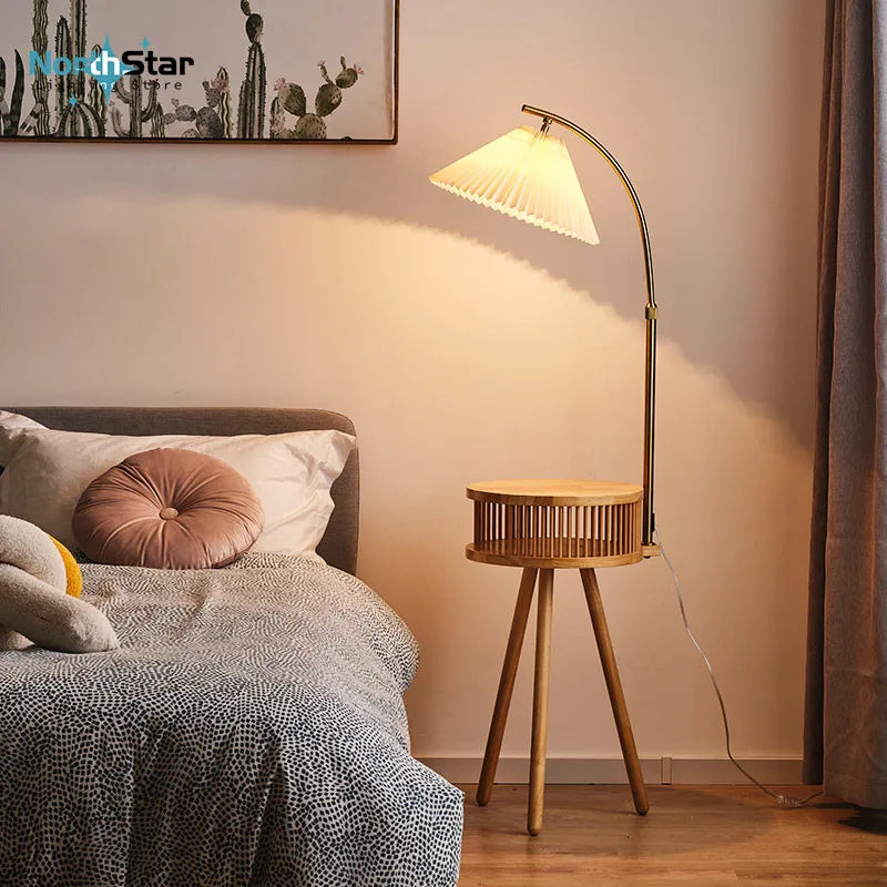 Lampadaire en bois moderne