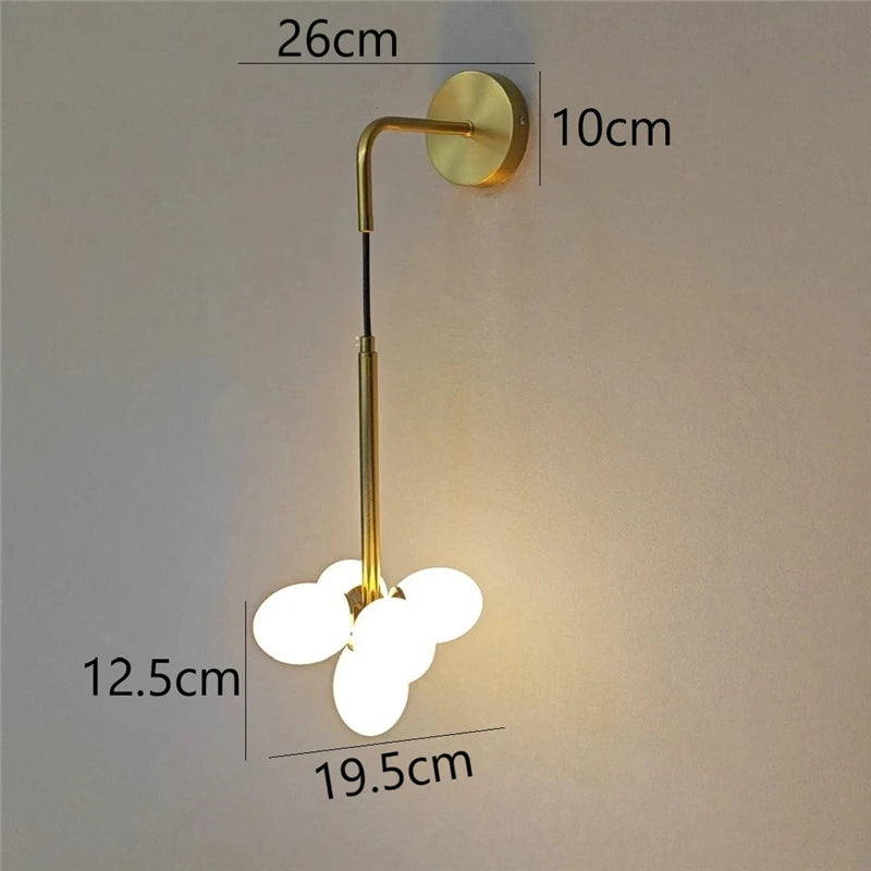 Minimalistischer Kronleuchter aus Glas in Ei-Form für moderne Beleuchtung