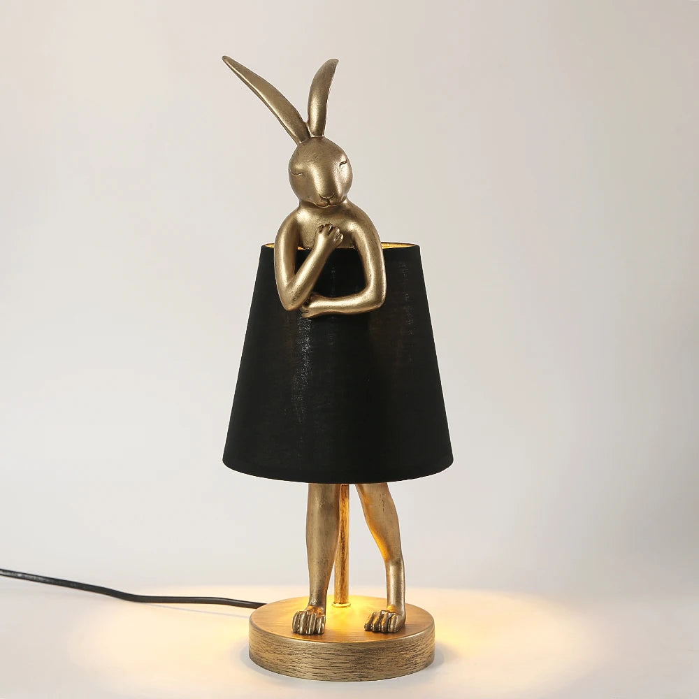 Kreative Tischlampe aus Kunstharz im Retro-Nordic-Design für stilvolle Inneneinrichtung
