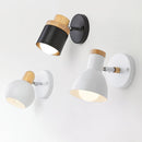 Minimalistische LED-Wandleuchte aus Holz im nordischen Stil
