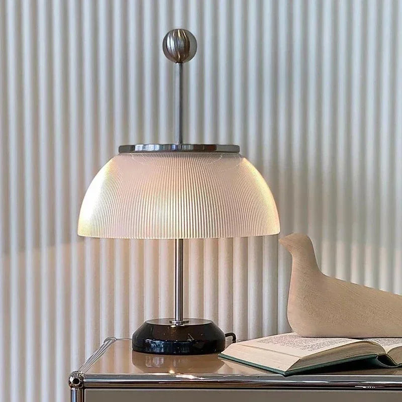 Lampe de bureau rétro design italienne élégante pour intérieur moderne
