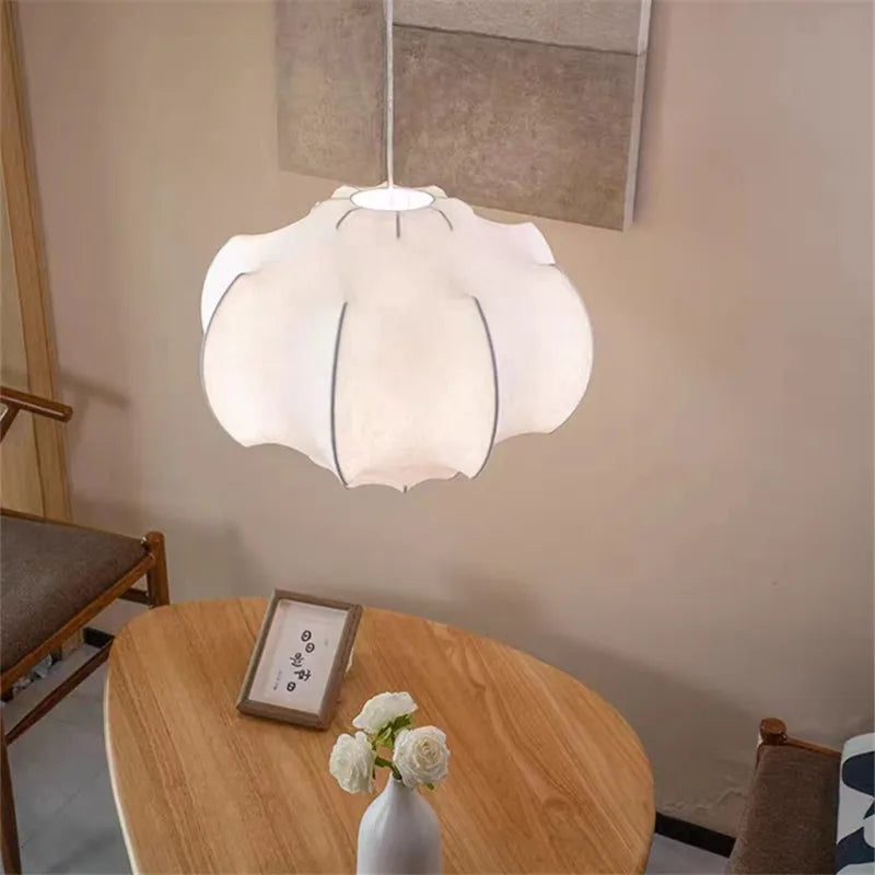 Pendelleuchte aus antiker Seide im Wabi-Sabi-Design für ein elegantes Interieur - vue 4 sur 11