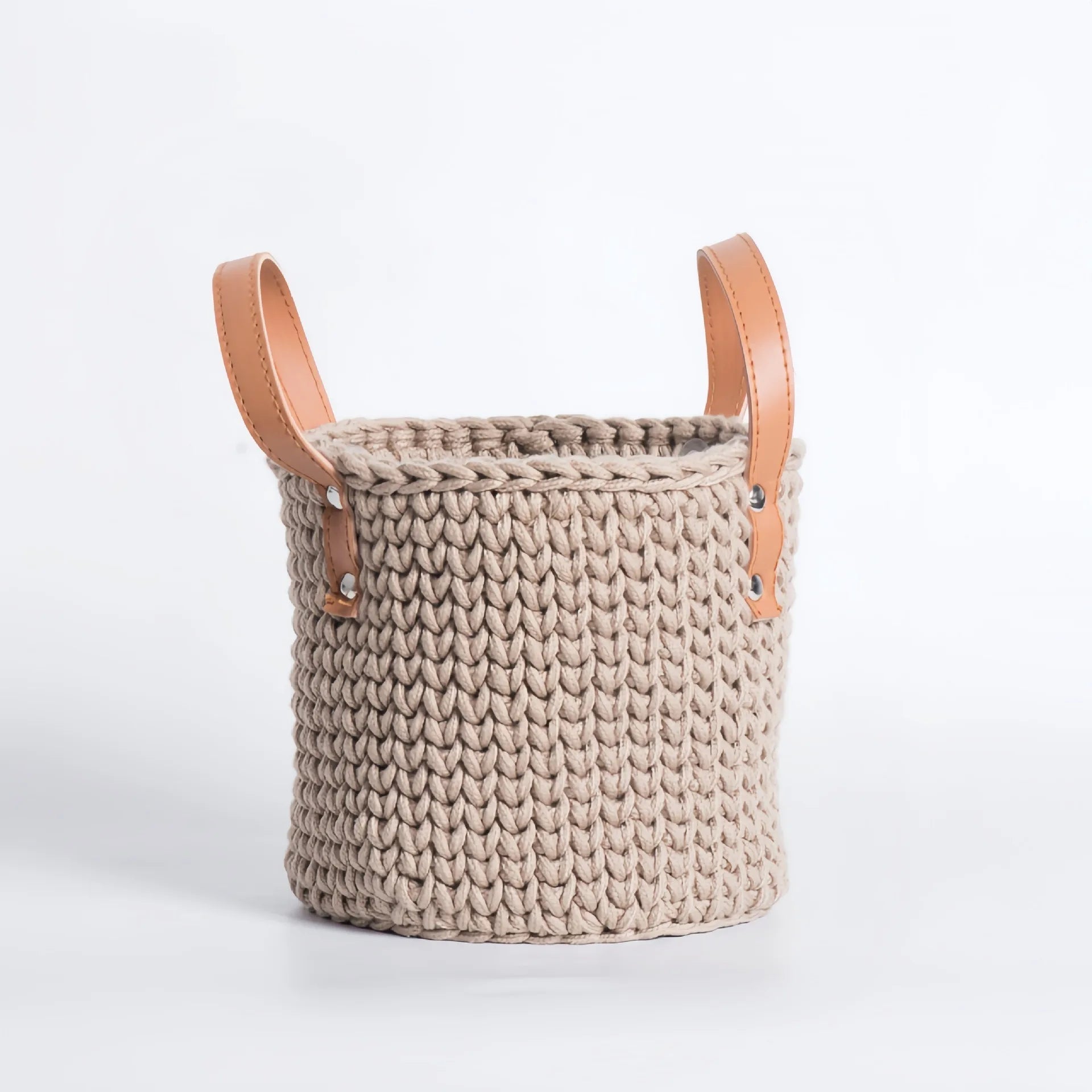 panier de rangement tricoté à la main en coton avec poignée en cuir - vue 9 sur 16