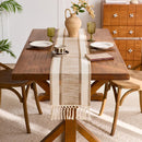 Chemin de table bohème macramé kaki à pompons