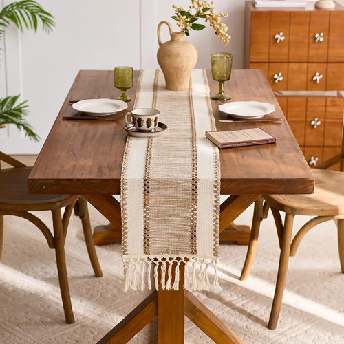Chemin de table bohème macramé kaki à pompons - vue 7 sur 7