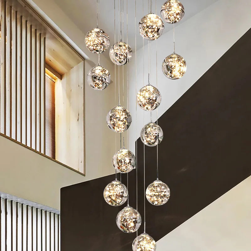 Moderner Kronleuchter in Spiralform mit LED-Beleuchtung und Kristallkugel - vue 4 sur 16