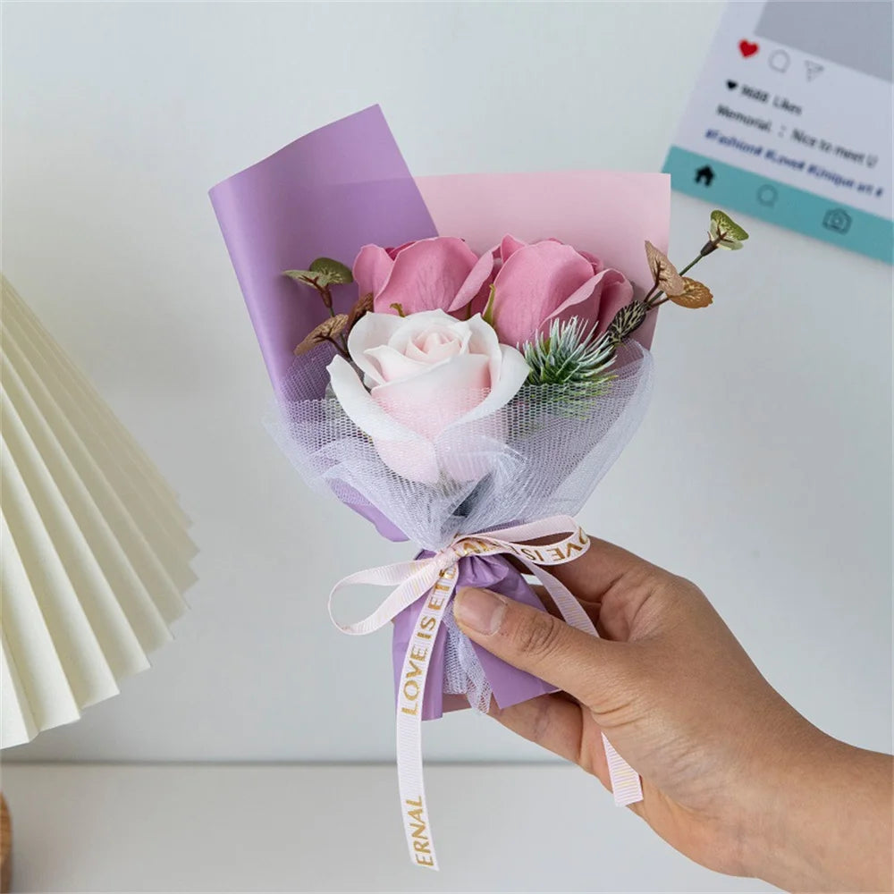 petit bouquet de roses artificielles pour la saint-valentin décoratif - vue 4 sur 13