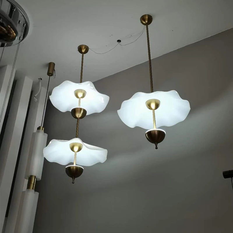 Pendelleuchte Lotusblatt aus goldfarbenem Metall Art déco - vue 4 sur 10