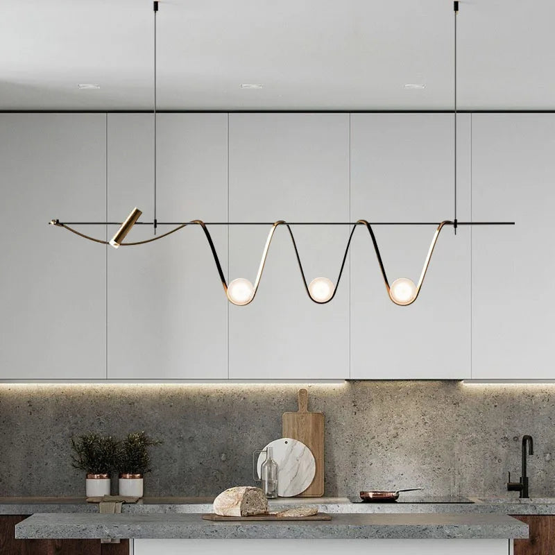 suspension LED dorée au design minimaliste décoratif