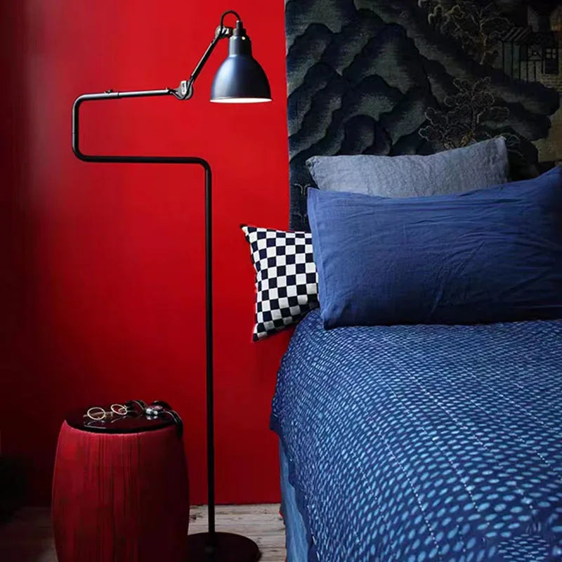 lampadaire rotatif à bras long en métal sur pied