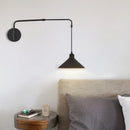 Industrielle Wandleuchte mit Teleskoparm im minimalistischen Design aus schwarzem Metall