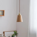 Moderne LED-Pendelleuchte aus Holz mit Lampenschirm aus Messing