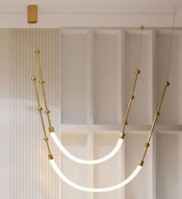 Moderne LED-Pendelleuchte für elegante und stilvolle Inneneinrichtung