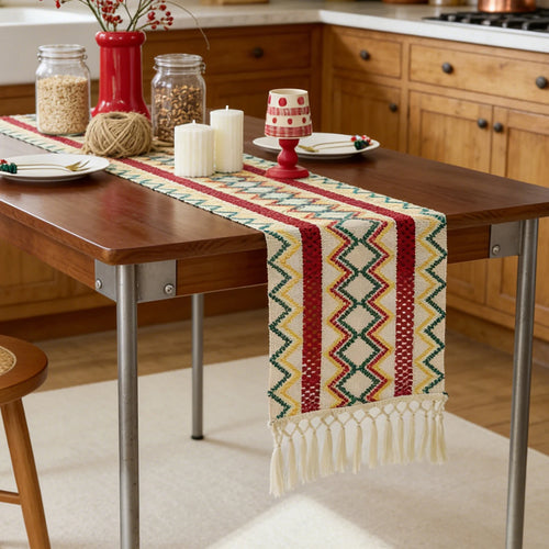 Chemin de table bohème motif aztèque tissé pompons - vue 6 sur 7