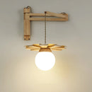 Nordische Wandleuchte aus Holz mit schwenkbarem Arm und LED