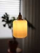 Japanische Pendelleuchte aus Glas im skandinavischen Design für ein elegantes Interieur