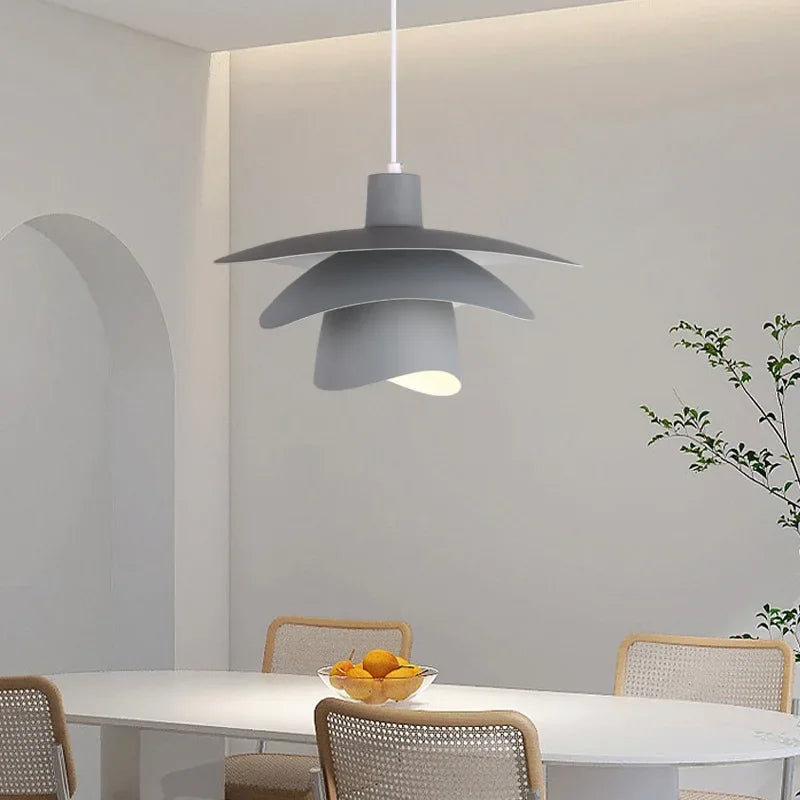 Style nordique lustre chevet chambre d'hôtel lampes Ufo Bar chambre lumière Led Restaurant lustre petit livre rouge - vue 4 sur 9