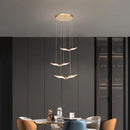 Moderner Kronleuchter als Pendelleuchte für kreative und minimalistische Atmosphäre