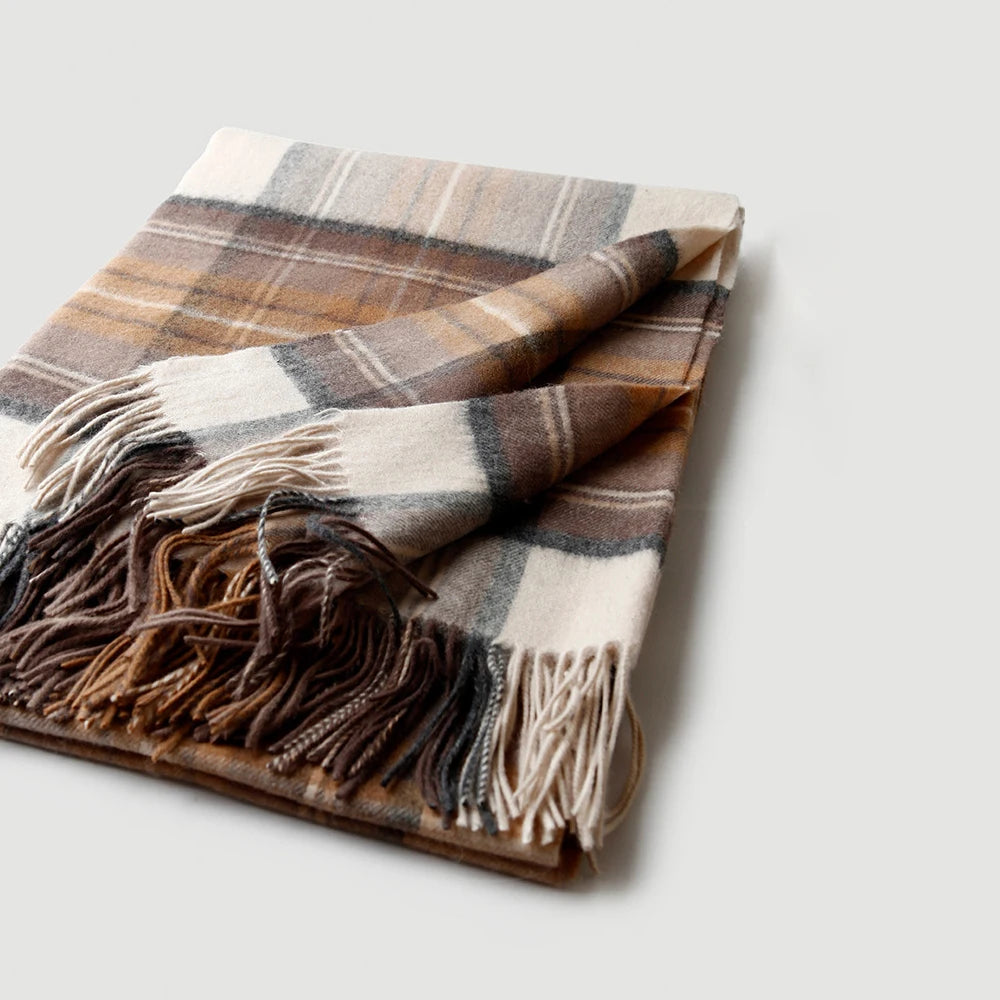 Plaid laine motif ecossais a pompons chaud voyage - vue 4 sur 7