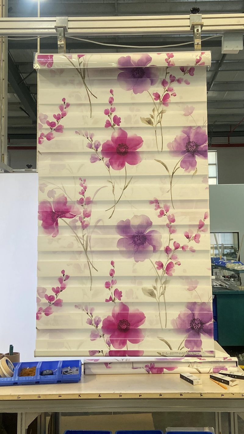 Store enrouleur zébré motorisé intelligent jour nuit fenêtre