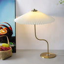 Retro-Tischlampe in dekorativer Schirmform, schwenkbar