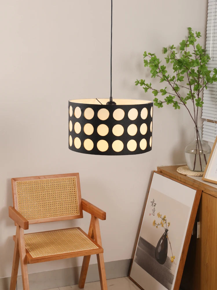 Moderne Vintage-Pendelleuchte mit Punkten für trendige Innenräume - vue 3 sur 8