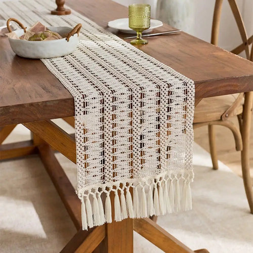 Chemin de table bohème beige à pompons géométriques