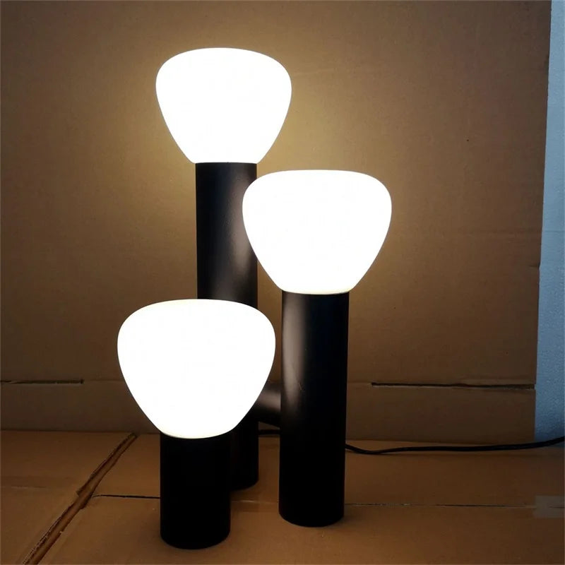 Tischlampe aus farbigem Glas für die Innendekoration