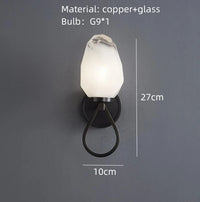 Moderne Wandleuchte aus Messing mit weißem Glas