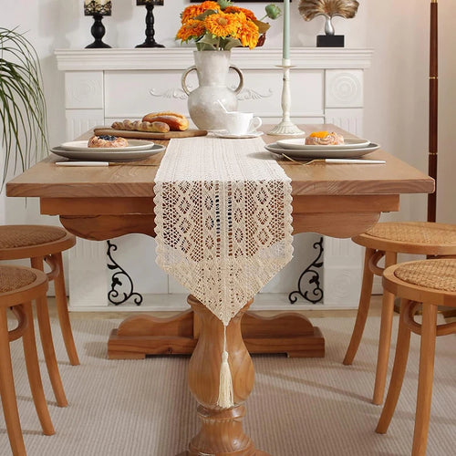 Chemin de table dentelle crochet boheme beige pompons - vue 3 sur 6