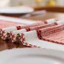 Chemin de table boheme rayures rouge beige pompons