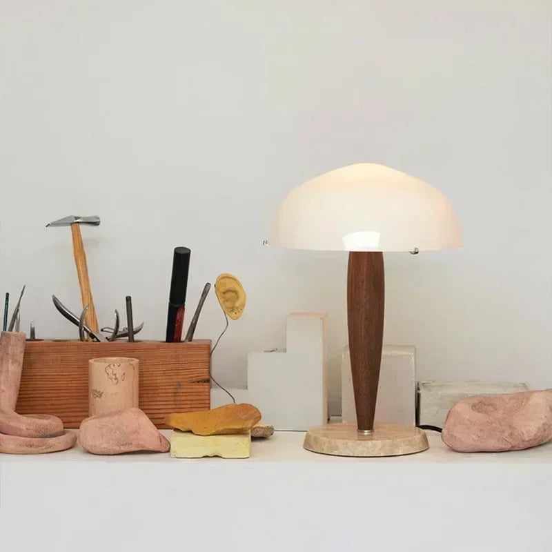 lampe de table moderne en bois et marbre avec abat-jour en verre - vue 5 sur 9