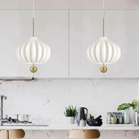 Moderne Pendelleuchte mit höhenverstellbarem Kabel aus Metall