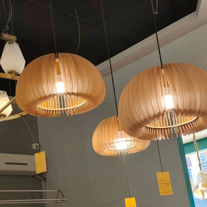 Handgefertigte LED-Pendelleuchte aus Holz in Kürbisform modern - vue 4 sur 19