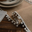 Chemin de table style champetre beige avec pompons