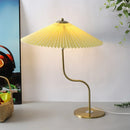 Retro-Tischlampe in dekorativer Schirmform, schwenkbar