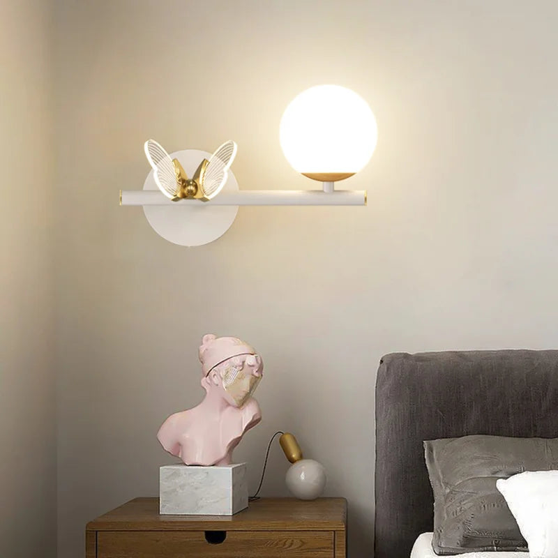Applique murale LED en verre papillon au design nordique moderne - vue 3 sur 14