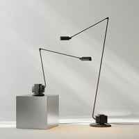 Moderner Stehleuchte im italienischen Design mit verstellbarem Schwenkarm
