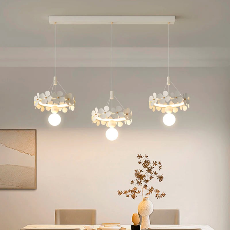 Minimalistische Pendelleuchte mit kreativem Blumenmotiv, modernes Design - vue 4 sur 10