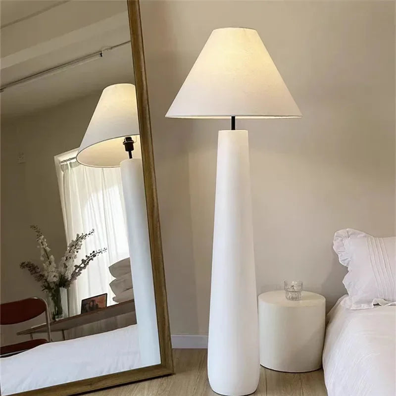 lampe de lecture sur pied style wabi sabi en forme de champignon