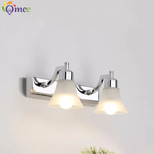 Applique murale Rétro cosmétique miroir LED européenne maquillage lumière vanité salle de bains appliques Chrome armoire