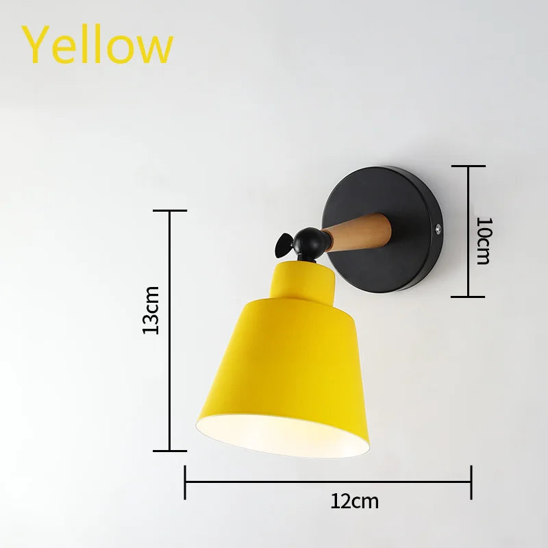 Nordische Wandleuchte aus Massivholz mit kreativ-minimalistischem Design