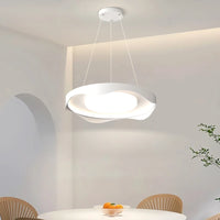 Moderne Pendelleuchte im nordischen Rundholz-Stil mit Augenschutz